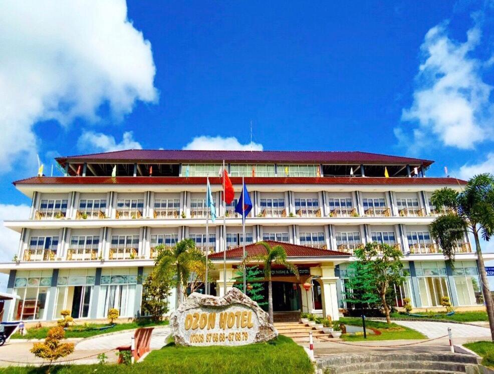 Ozon Hotel Nam Can Esterno foto